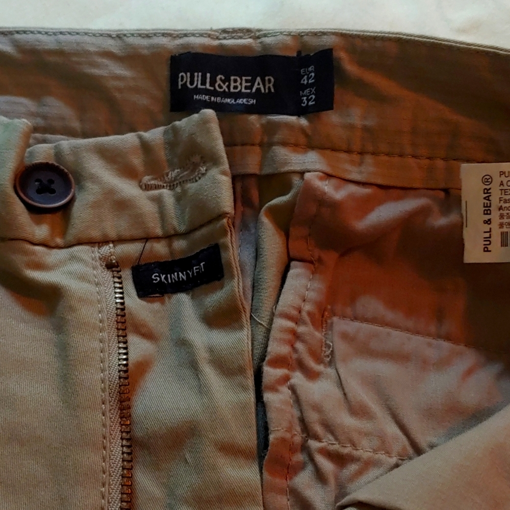 Pull&Bear Men Chinos. Size 42 Euro 32 Mex